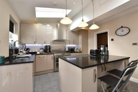 Kitchen/ Breakfast Room