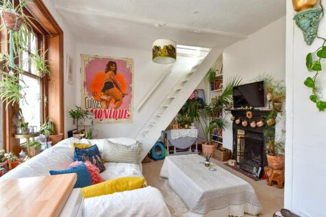 Lounge/ Kitchen