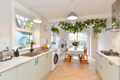 Kitchen/ Breakfast Room
