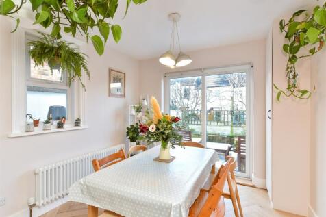 Kitchen/ Breakfast Room