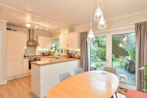 Kitchen/ Dining Room