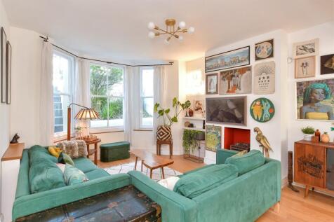 Lounge/ Dining Area