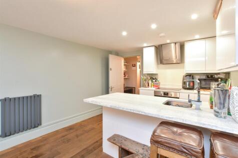Lounge/ Kitchen