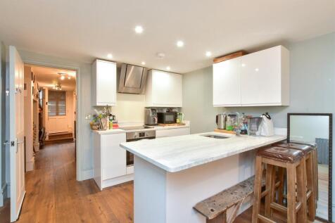 Lounge/ Kitchen