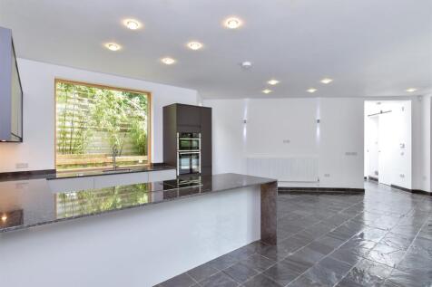 Lounge/ Kitchen