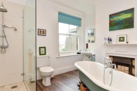 Bath/ Shower Room