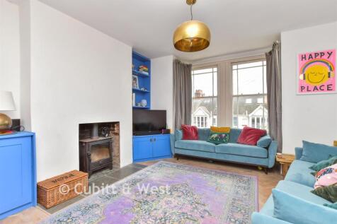 Lounge/ Dining Area