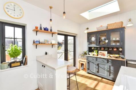 Kitchen /Breakfast Area