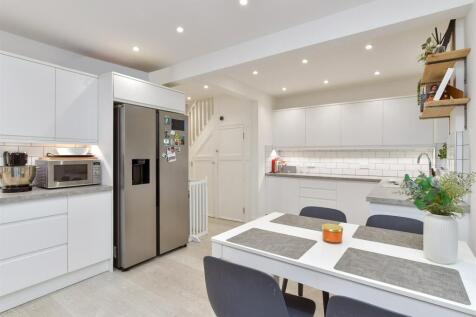 Kitchen/ Dining Room