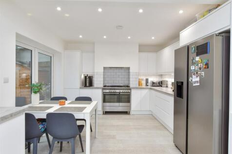 Kitchen/ Dining Room