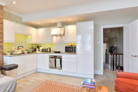 Lounge/ Kitchen