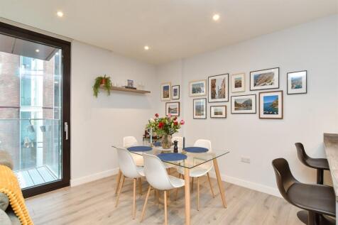 Lounge/ Kitchen