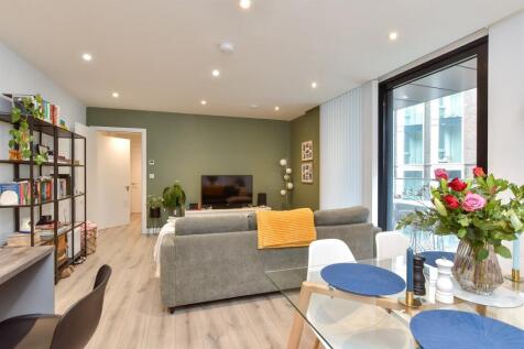 Lounge/ Kitchen
