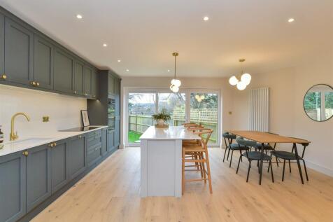 Kitchen/ Dining Room