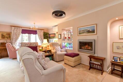 Lounge/ Dining Room