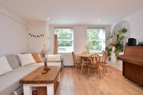 Lounge/ Kitchen