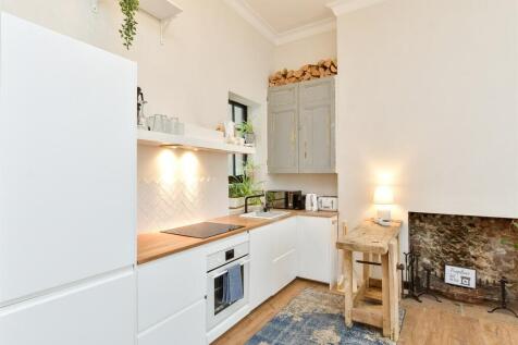 Lounge/ Kitchen