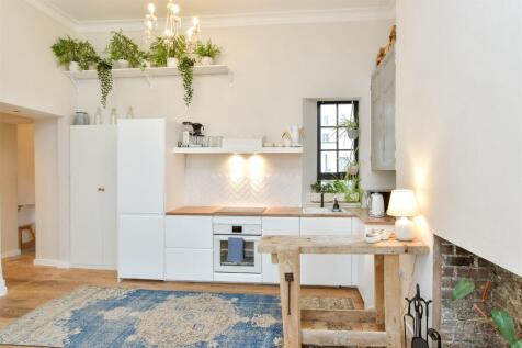 Lounge/ Kitchen