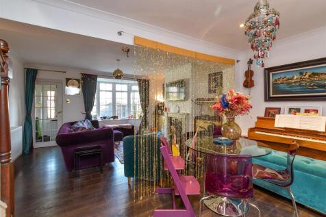 Lounge/ Dining Room
