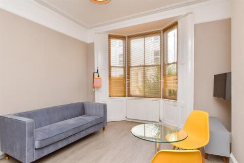 Kitchen/ Lounge