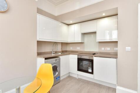Kitchen/ Lounge