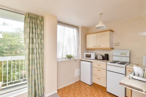 Kitchen/ Lounge