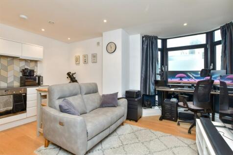 Lounge/ Kitchen/ Diner