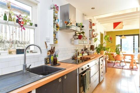 Kitchen/ Lounge