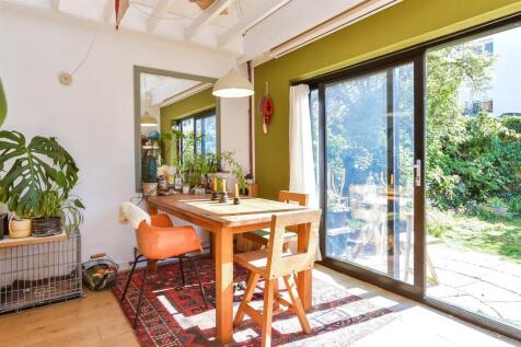 Kitchen/ Lounge