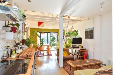 Kitchen/ Lounge