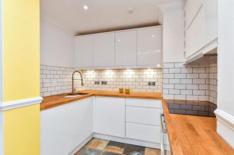 Kitchen/ Living Room