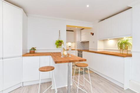 Kitchen/ Living Room