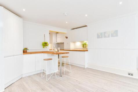 Kitchen/ Living Room