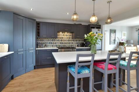 Kitchen/ Dining Room