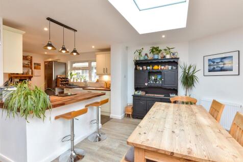 Kitchen/ Dining Area