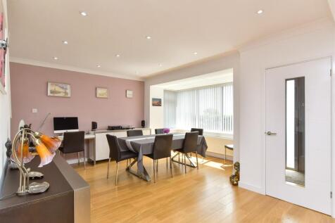 Lounge/ Dining Room