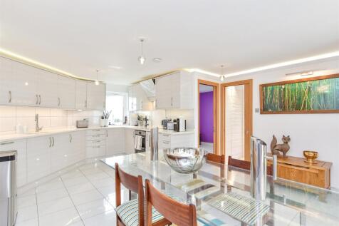 Lounge/ Kitchen