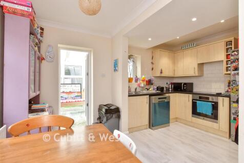 Kitchen/ Dining Area