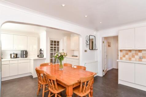 Kitchen/ Dining Room