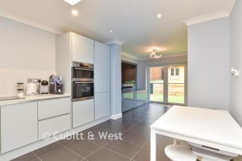 Kitchen/ Dining Area