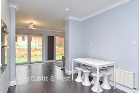 Kitchen/ Dining Area