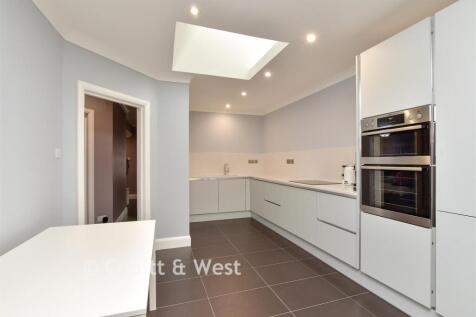 Kitchen/ Dining Area