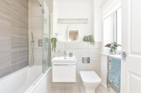 En-Suite Bathroom
