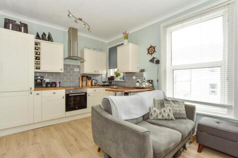 Lounge/Kitchen