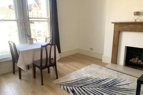 Lounge/Dining