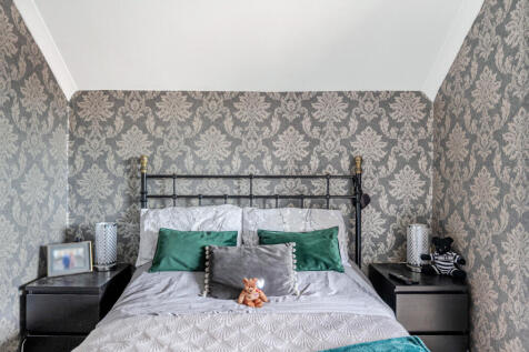 1387099-4-6932b06...