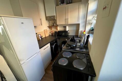 Kitchen 2.jpg