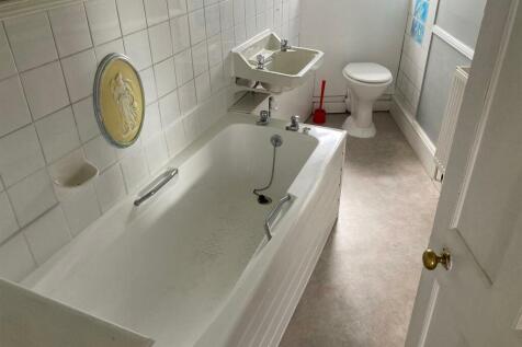 Bathroom.jpg