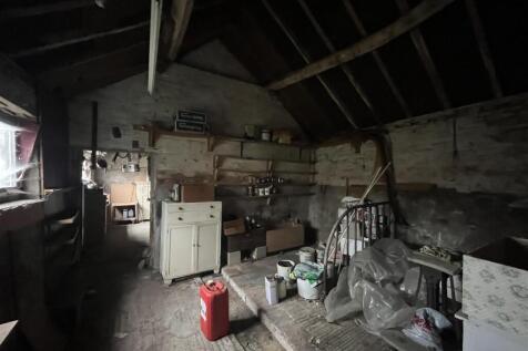 crom_barn1_t202501241722.jpg