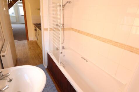 BATHROOM 2.JPG